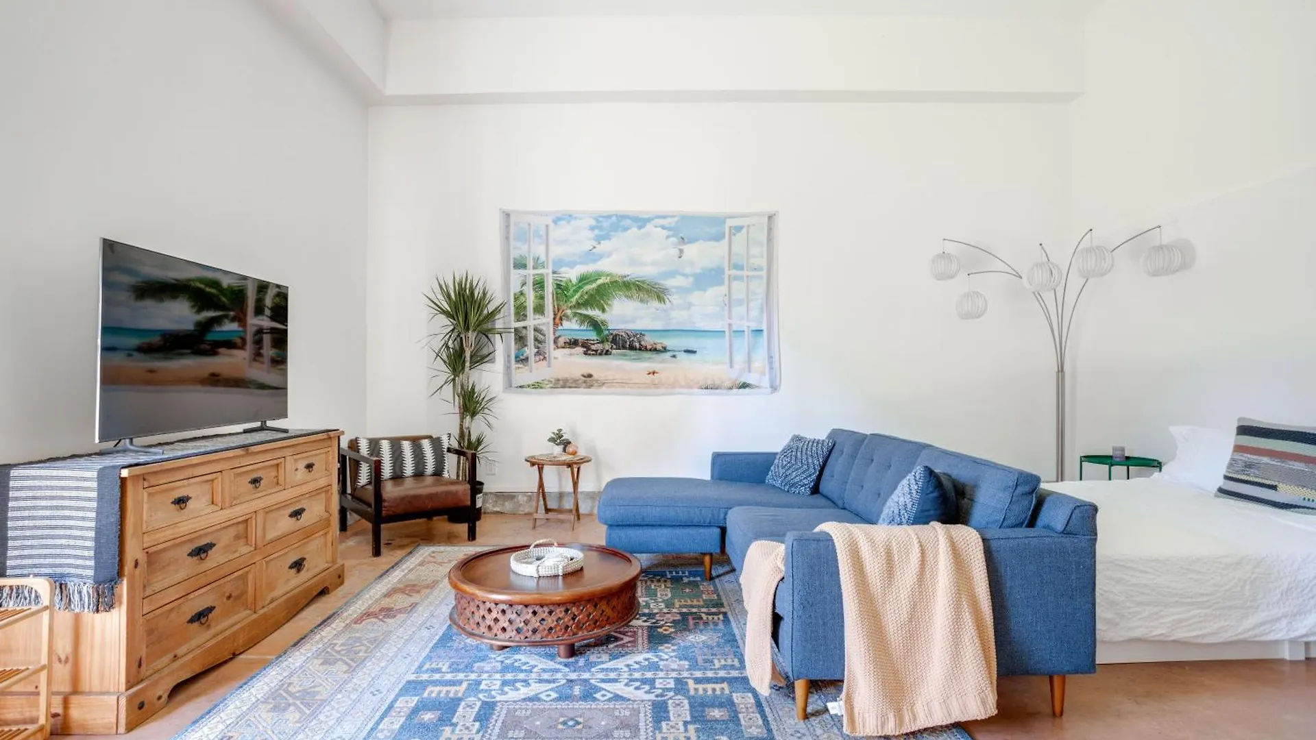Fabulous For Families & Business 5/3 + 1/1 Studio Los Angeles USA