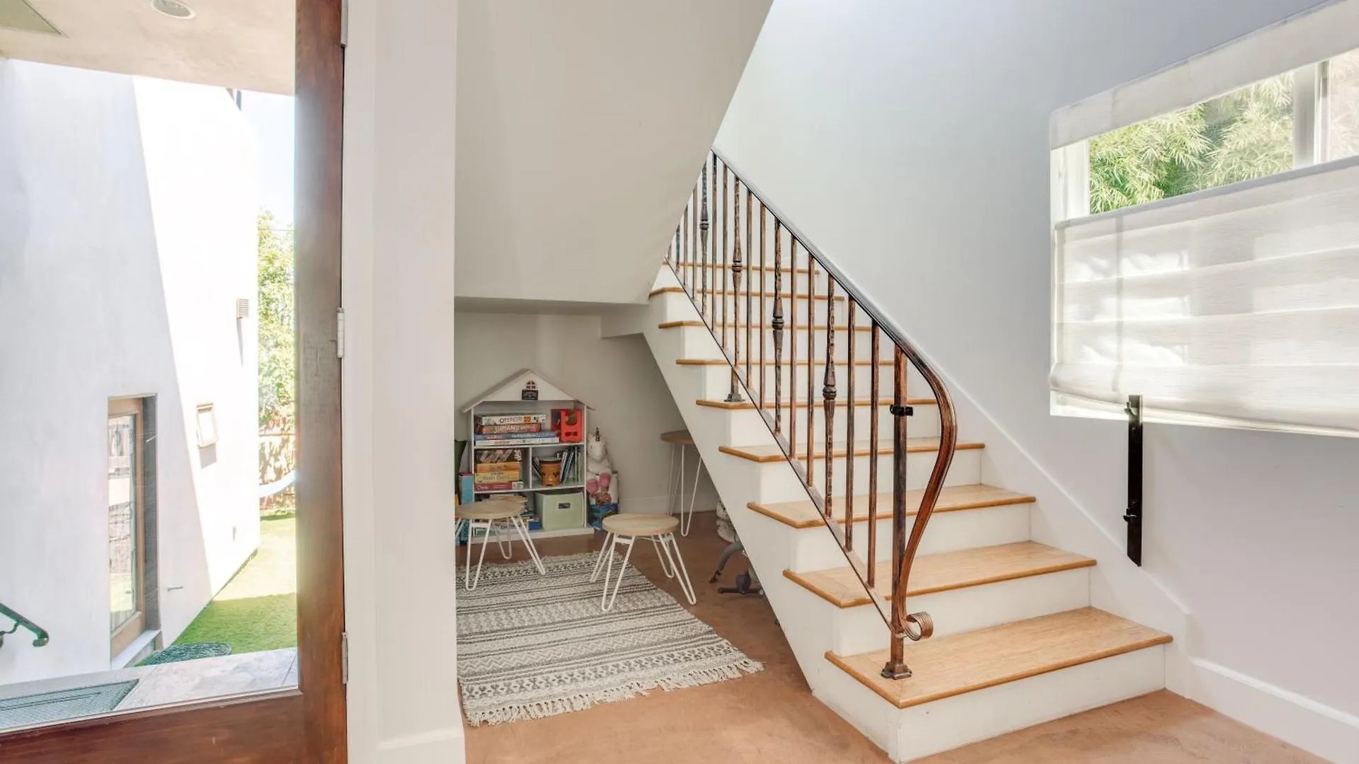 Fabulous For Families & Business 5/3 + 1/1 Studio Los Angeles