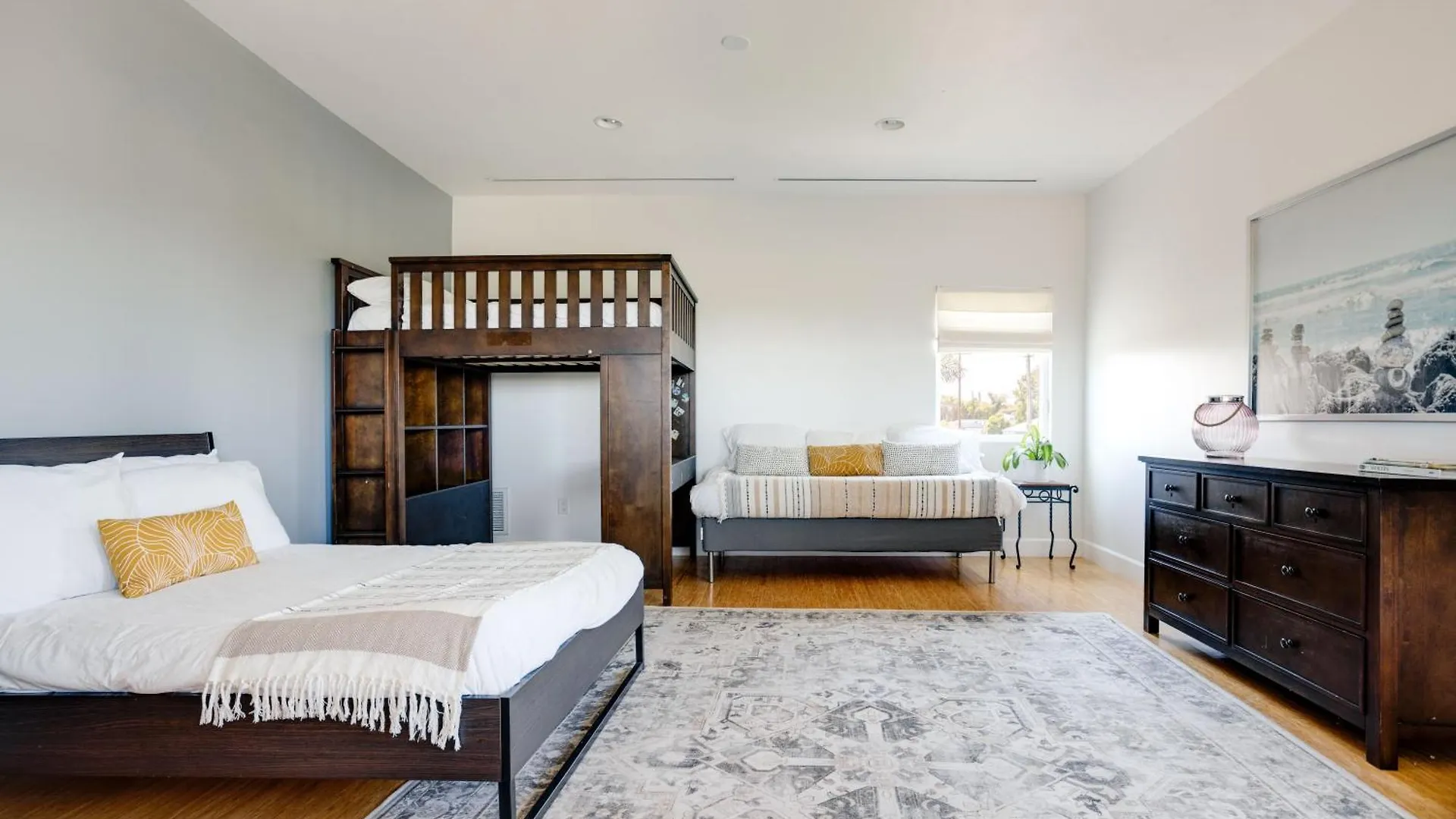 Fabulous For Families & Business 5/3 + 1/1 Studio Los Angeles United States